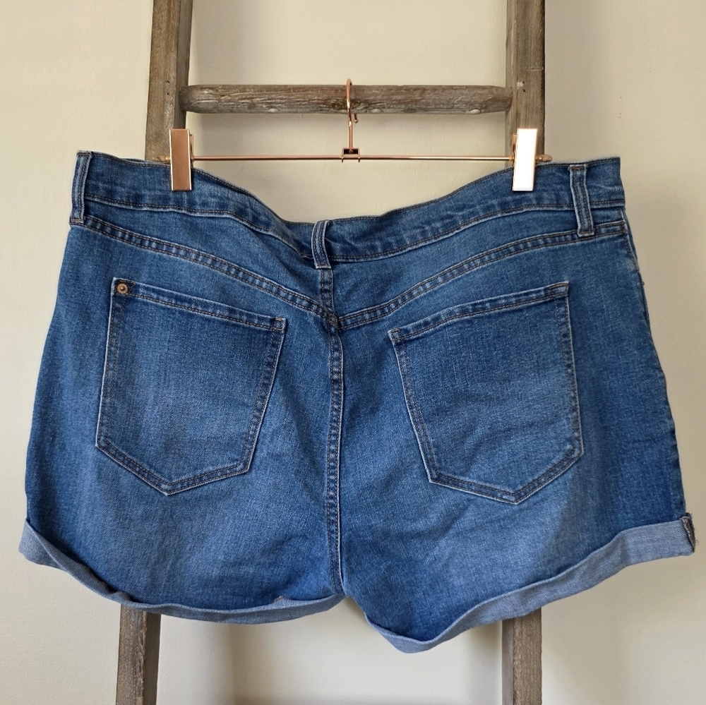⭐️40% Off⭐️ Old Navy The Drew Distressed Denim Shorts in Blue Palo - Picture 8 of 13